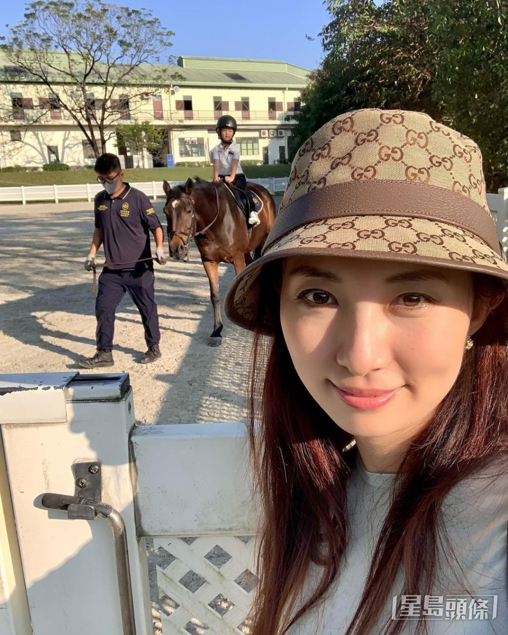陳爽囡囡都有學騎馬。