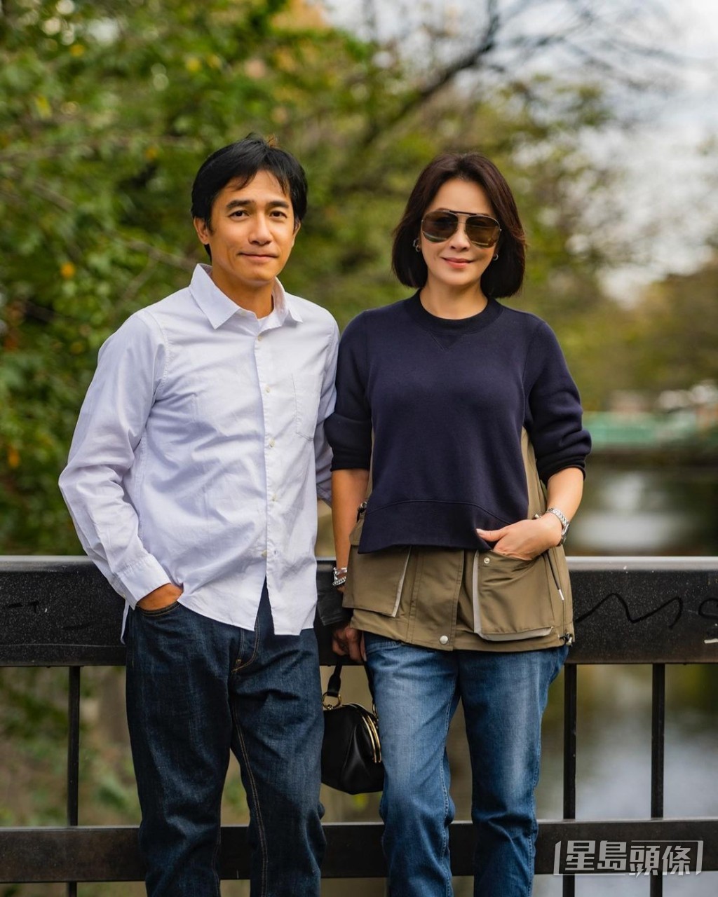 老婆劉嘉玲亦有同行。