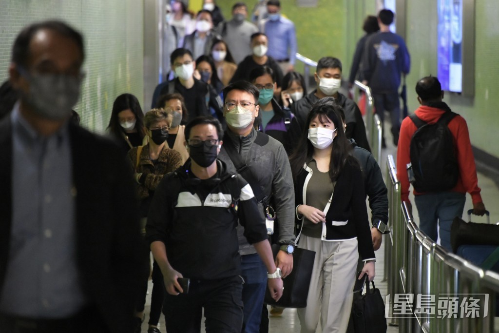 當局指無症狀員工可自由外出及上班。資料圖片