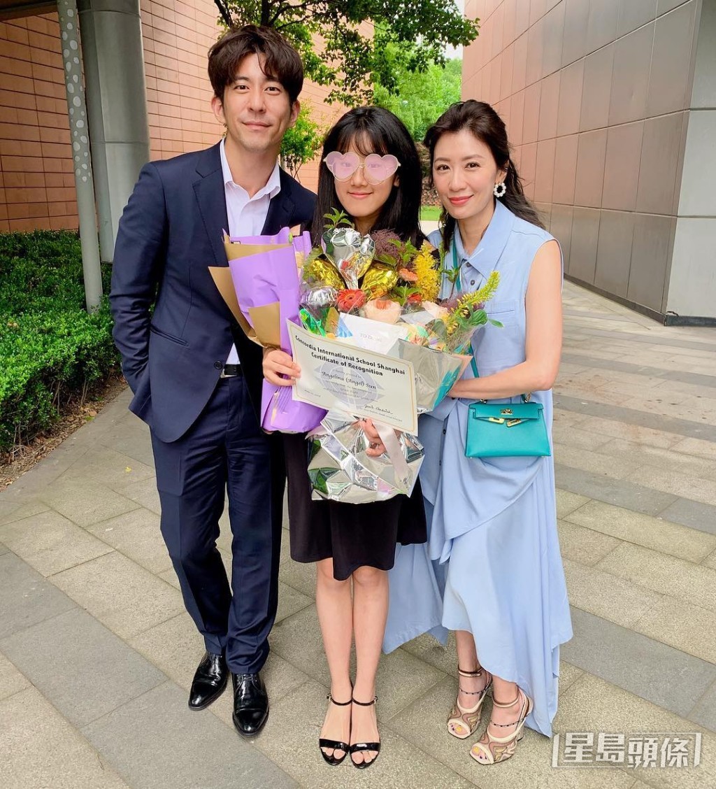 贾静雯为争夺女儿监护权与前夫在台湾打官司,开记者会控诉对方,最终贾静雯签下许多协议,甚至是放弃二分之一上海房产产权给孙家,才能终于成功回监护权。幸好她遇到比她小9岁的修杰楷,她才真正开始放下,修杰楷更视曾梧桐妹如已出,双方的关系好好!