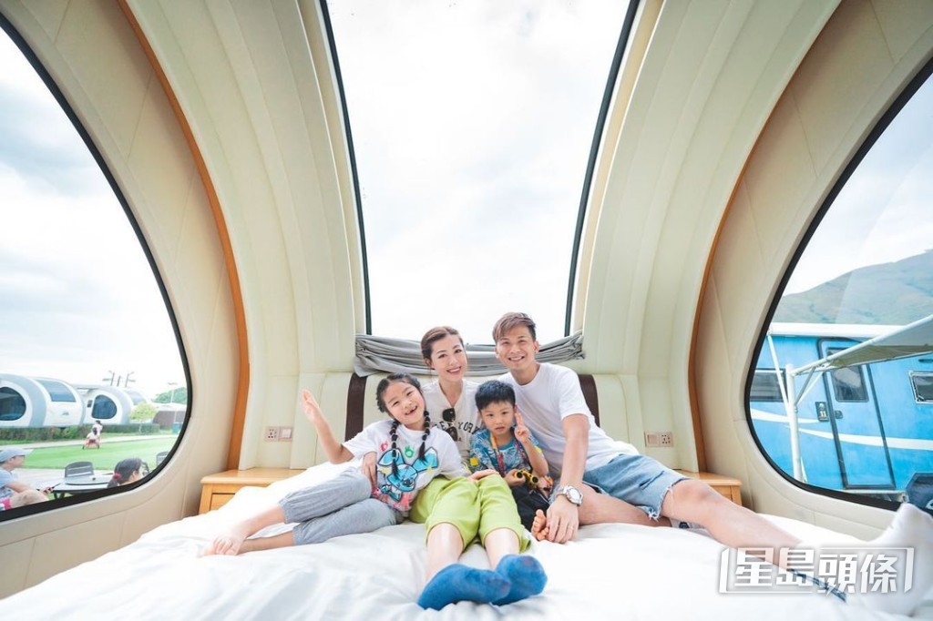在7歲大女Imogen及5歲細仔Jasper面前,周吉佩是玩伴、喃嘸講經佬,也是一名啟發性的爸爸,他坦言不會要求子女達到一定學歷或成就,反而望他們知道自己想「成為一名怎樣的人」,作為爸爸也會全力支持子女的決定:「我希望透過自己的追夢過程,身教子女要有夢想,找到人生目標。」