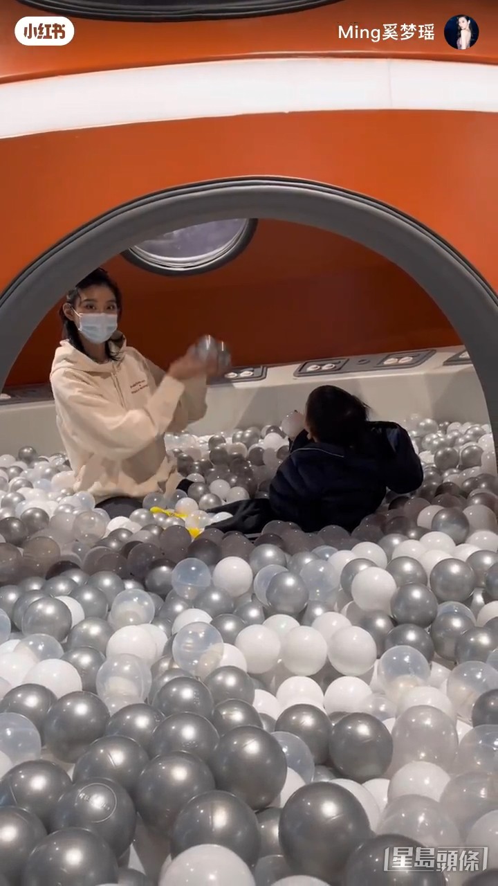 奚夢瑤經常湊仔去不同地方玩。
