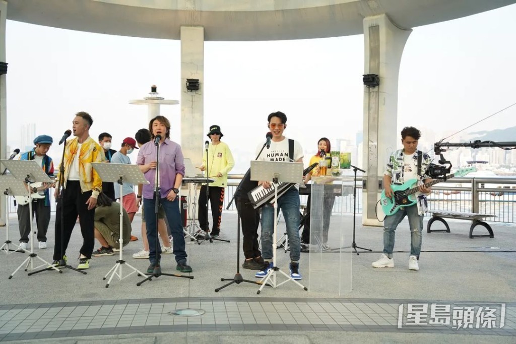 早前有參與節目《我們的主題曲》Busking。