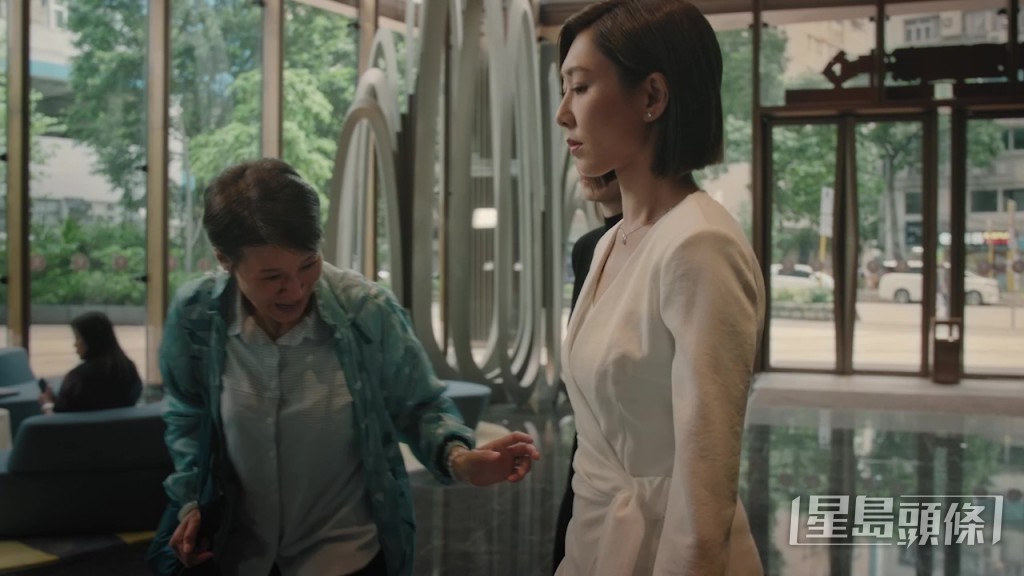 黎燕珊得悉胡定欣是她的親生女後,顯得惶恐又興奮,希望與對方相認。