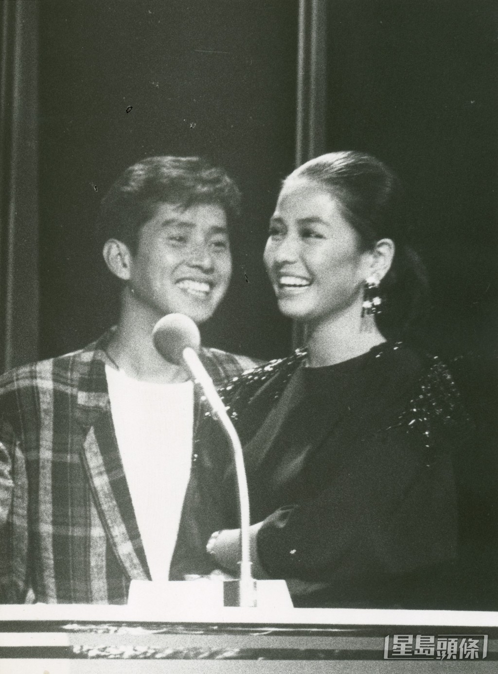 鍾楚紅是80年代當紅影星。