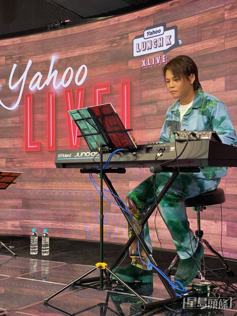 Poki自稱是會走音的專業歌手。