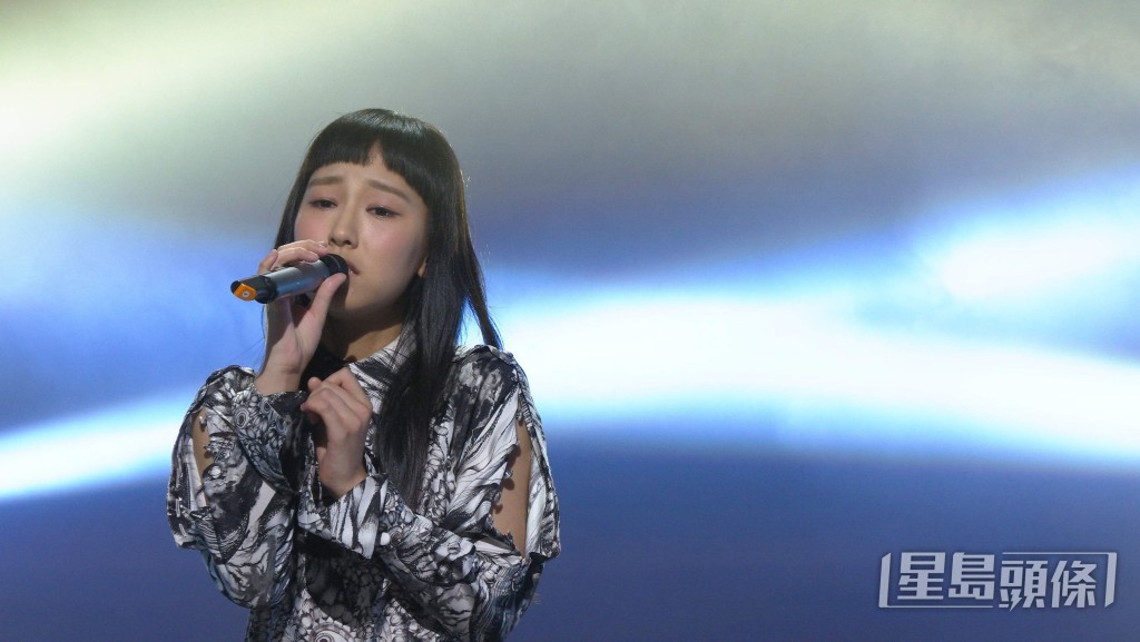 炎明熹以16歲之齡參加TVB《聲夢傳奇》奪冠。