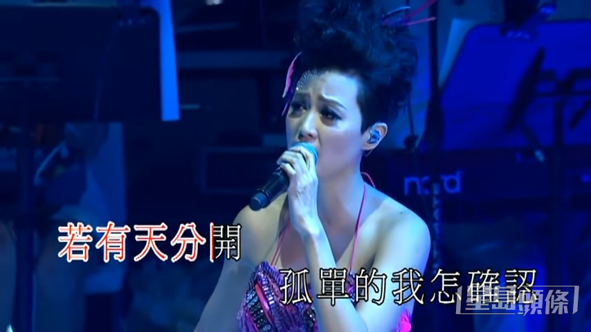 羅敏莊喺2010年在《超級巨聲2》與參賽者合唱《挑戰者》，被評判倫永亮讚說：「好希望香港樂壇有多啲羅敏莊呢類歌手。」令她得到不少主持和唱歌機會。