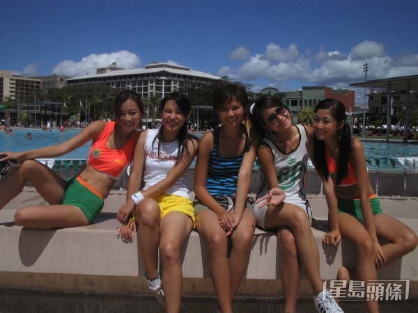 陳自瑤2004年加入TVB至今,首部劇集是《赤沙印記@四葉草.2》。