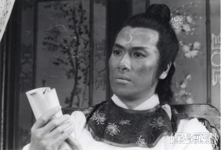 劉江正式參演的第一套TVB劇為1982年首播的《神女有心》，此前他亦在《福星高照》中飾演過「包拯」。（《福星高照》截圖）