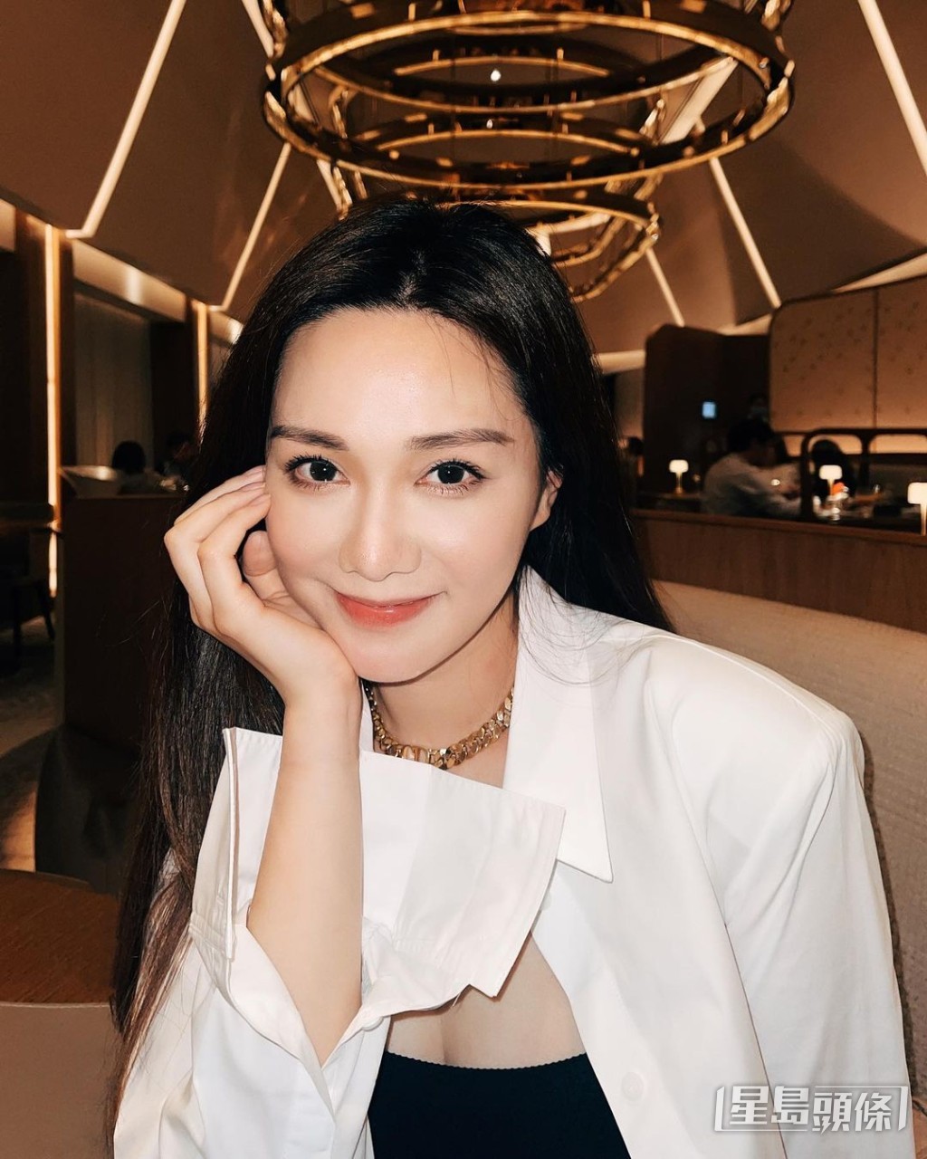 湯洛雯未出發前曾去中環歎高級法國菜。