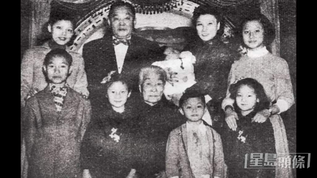 梁醒波育有三子四女，其中大女梁葆貞在80年代於處境喜劇《香港八一》系列中擔演「順嫂」深入民心。