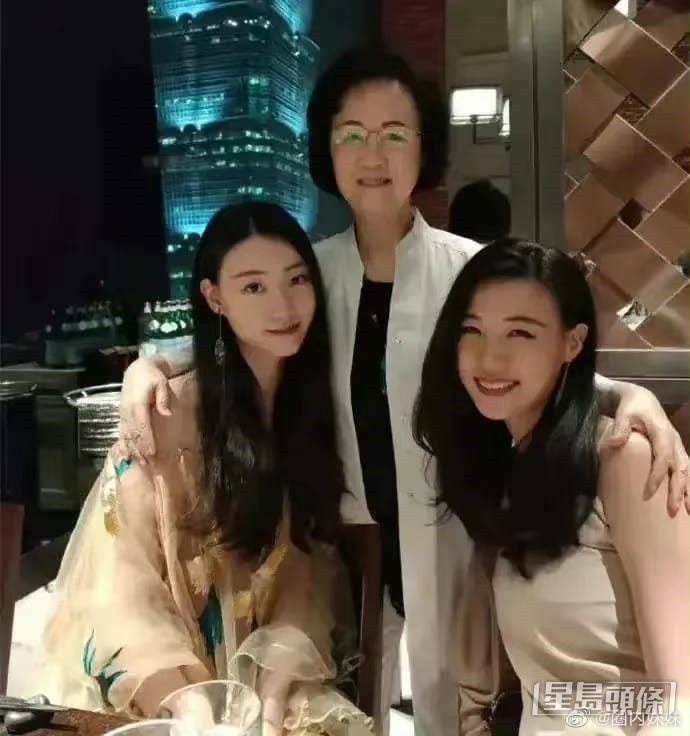 瓊瑤孫女已經好大個。(微博圖片)