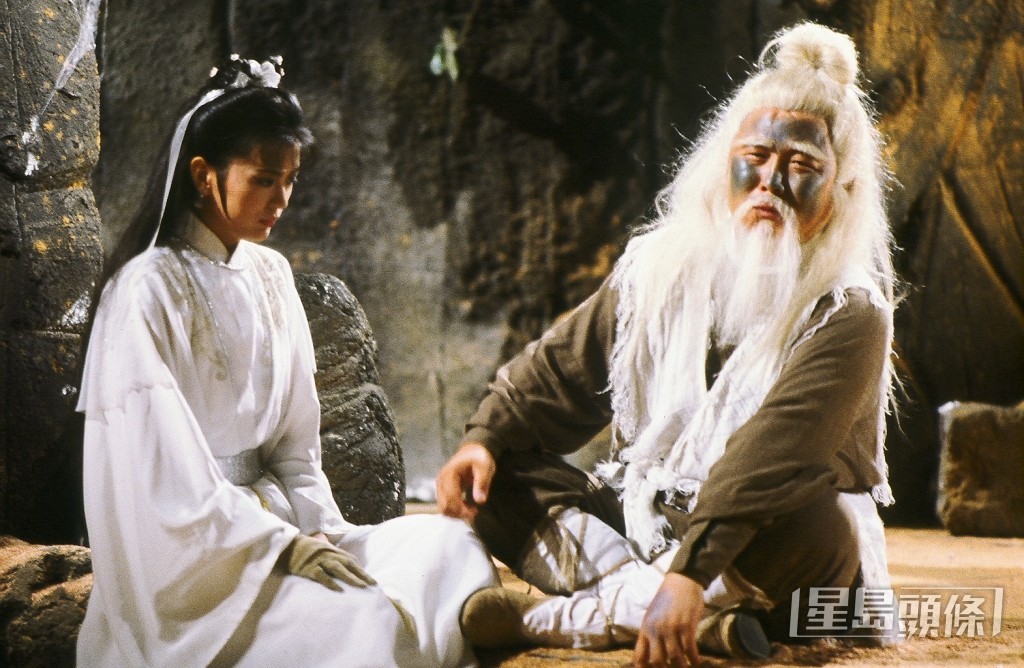 在《神雕俠侶》飾演「周伯通」是經典中的經典。