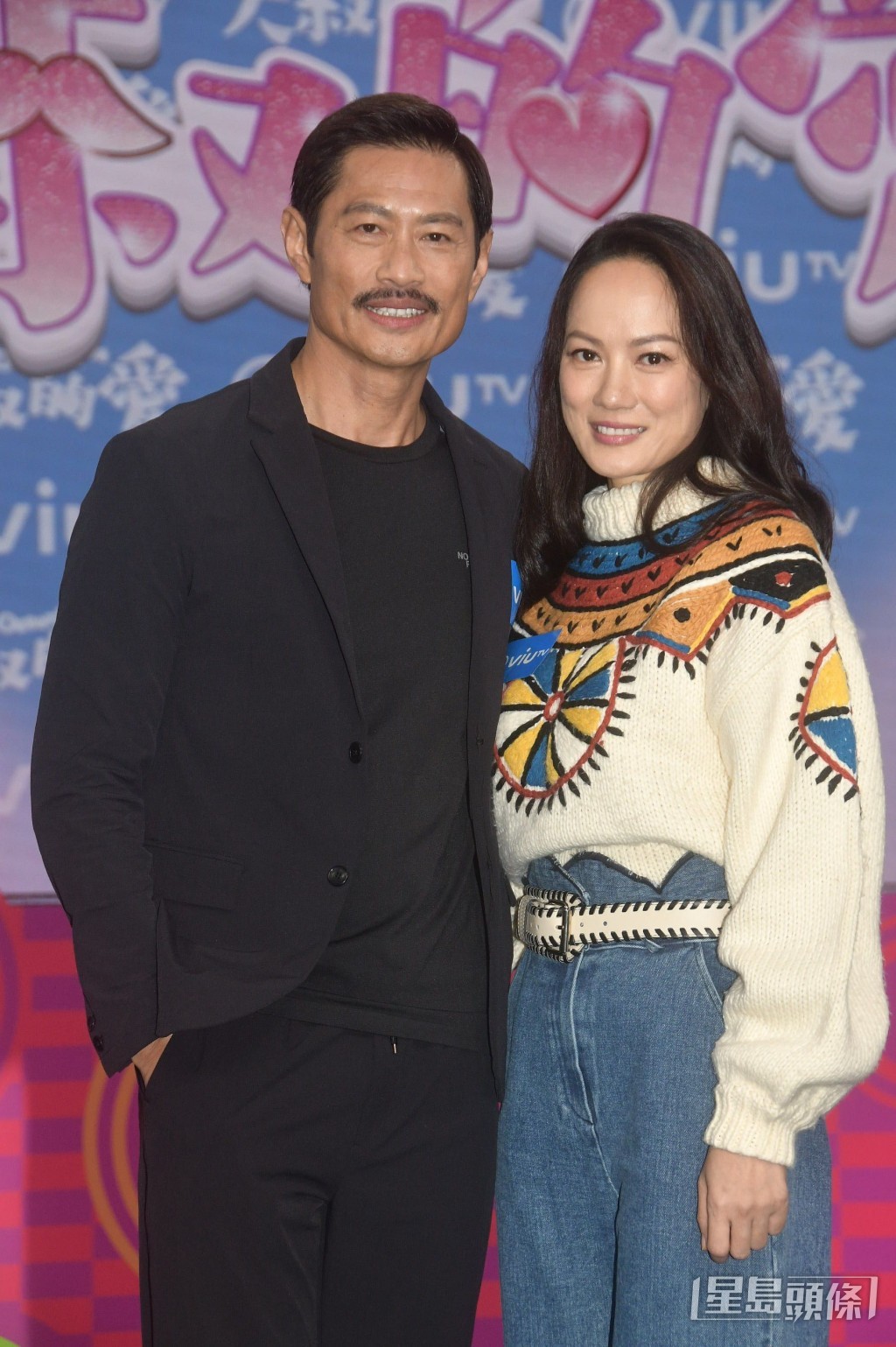 簡幕華2021年返港拍《大叔的愛》,與黃德斌再演夫妻。