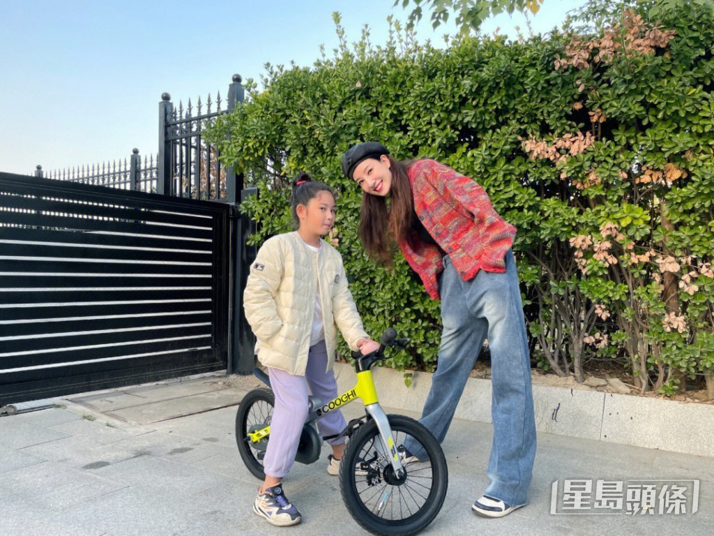 踩單車。
