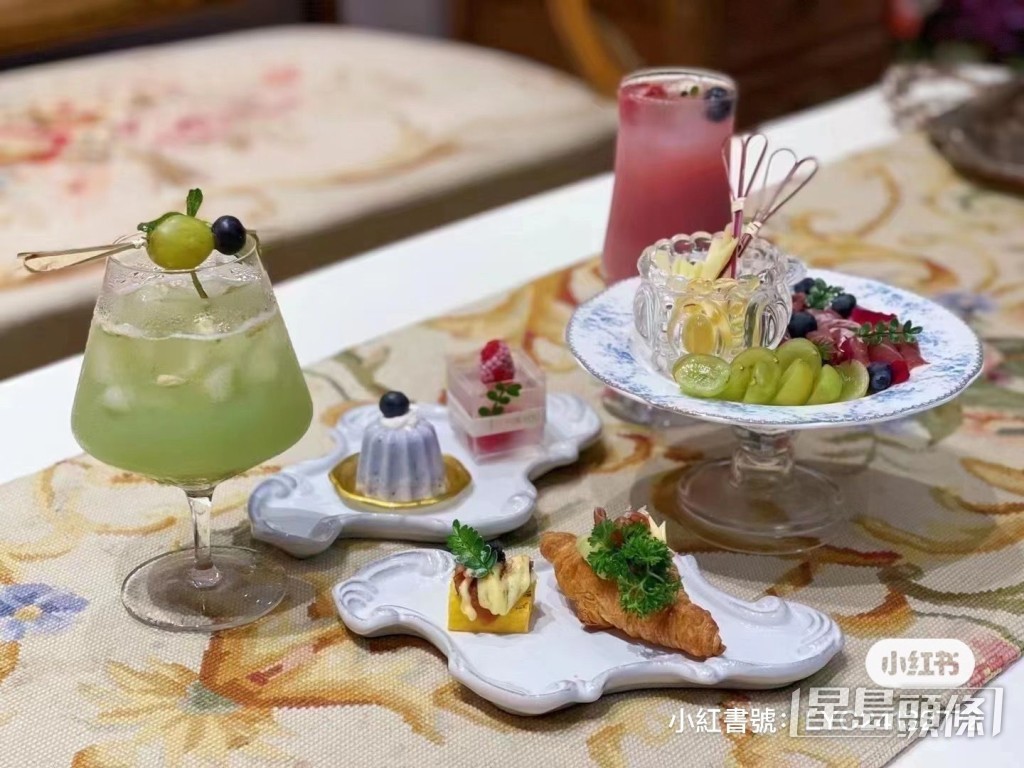 劉玉翠日前約友食Afternoon tea。