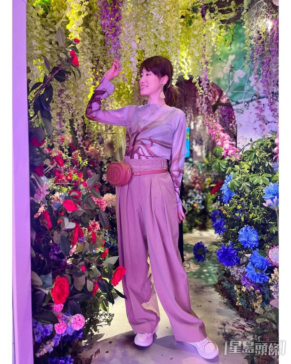身上件件都係名牌。