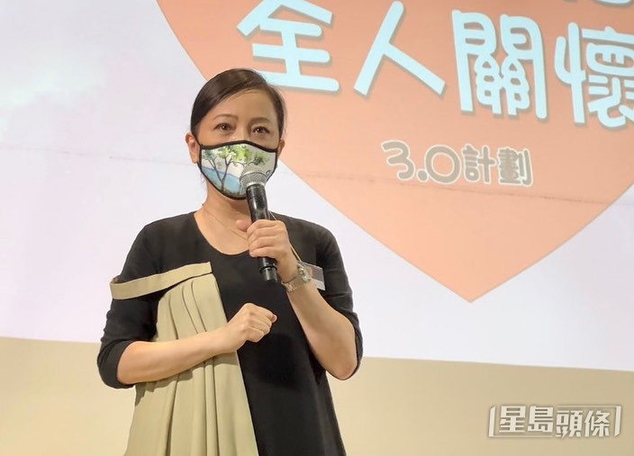 鄧萃雯近年因著宗教信仰而變得樂觀開朗。