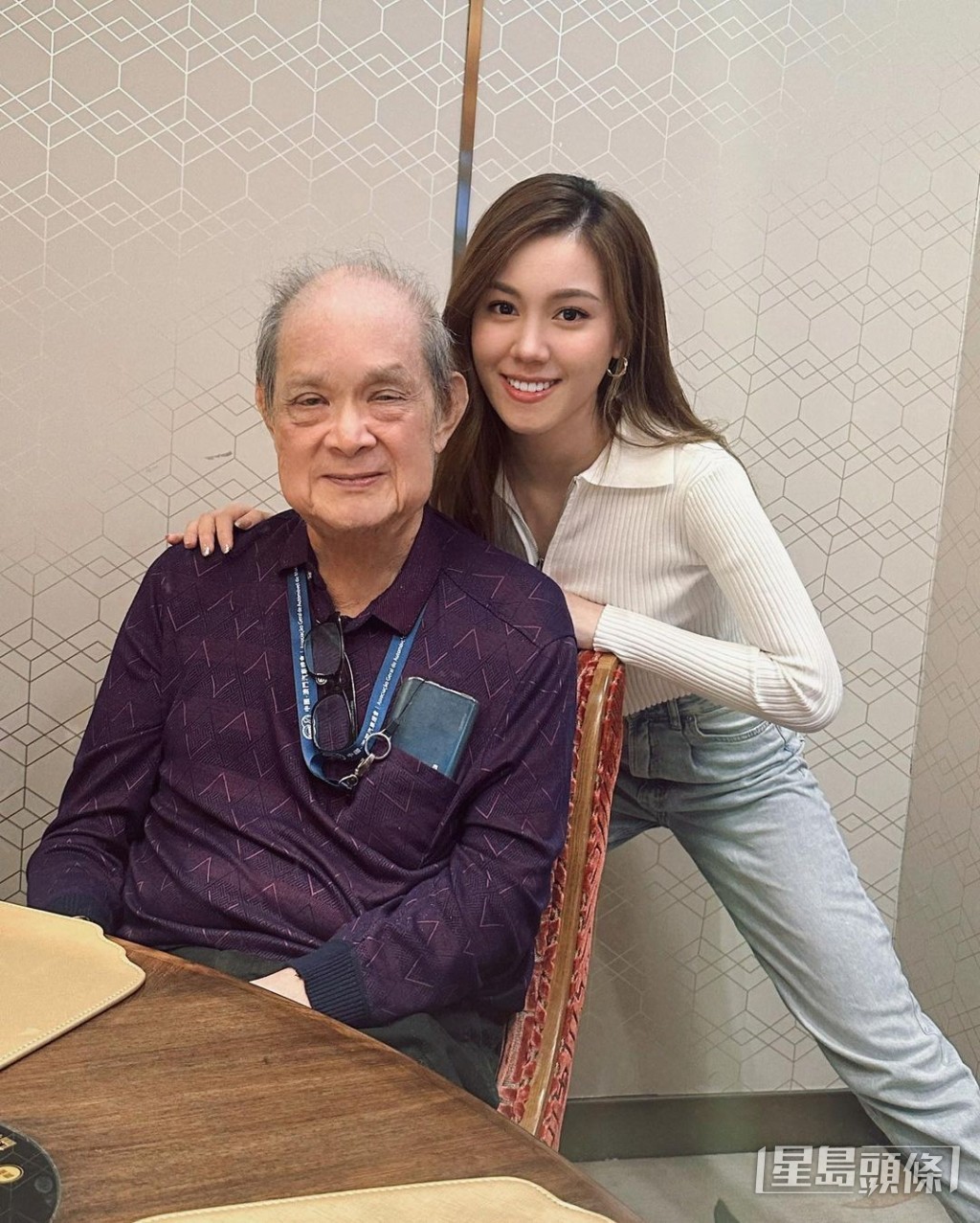 宋宛穎近日分享與公公婆婆合照。