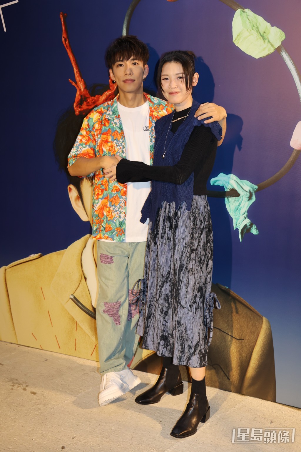 洪 嘉 豪 首 場 處 男 個 唱 張 家 輝 驚 喜"現 身" 罕 有 現 場 騷 肌 報 答 粉 絲 