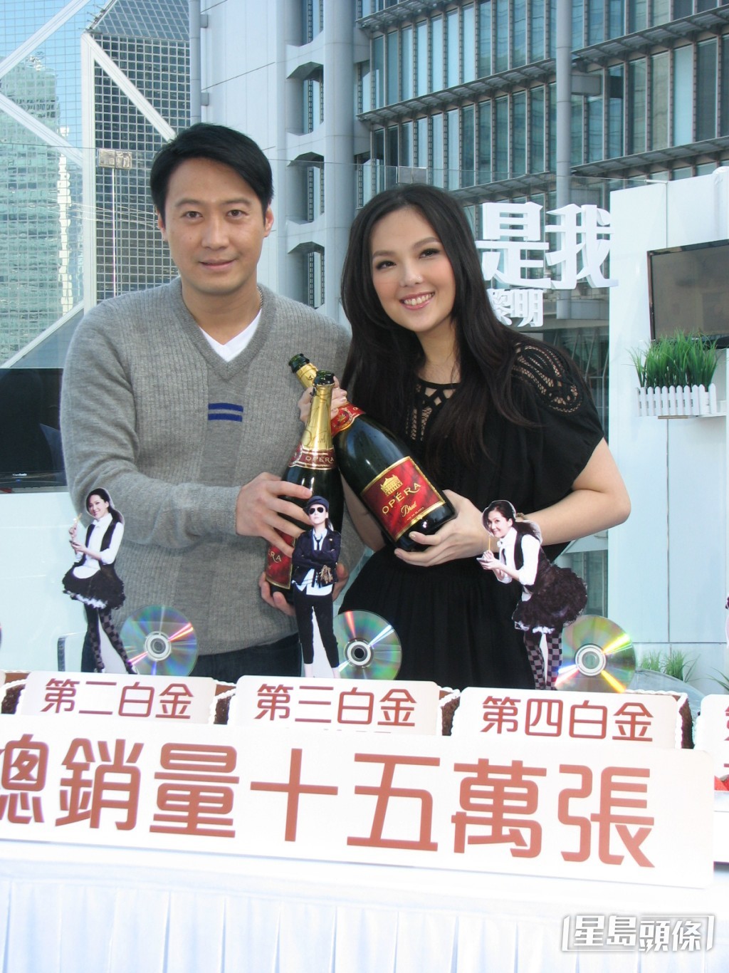 黎明曾經捧紅衛蘭。