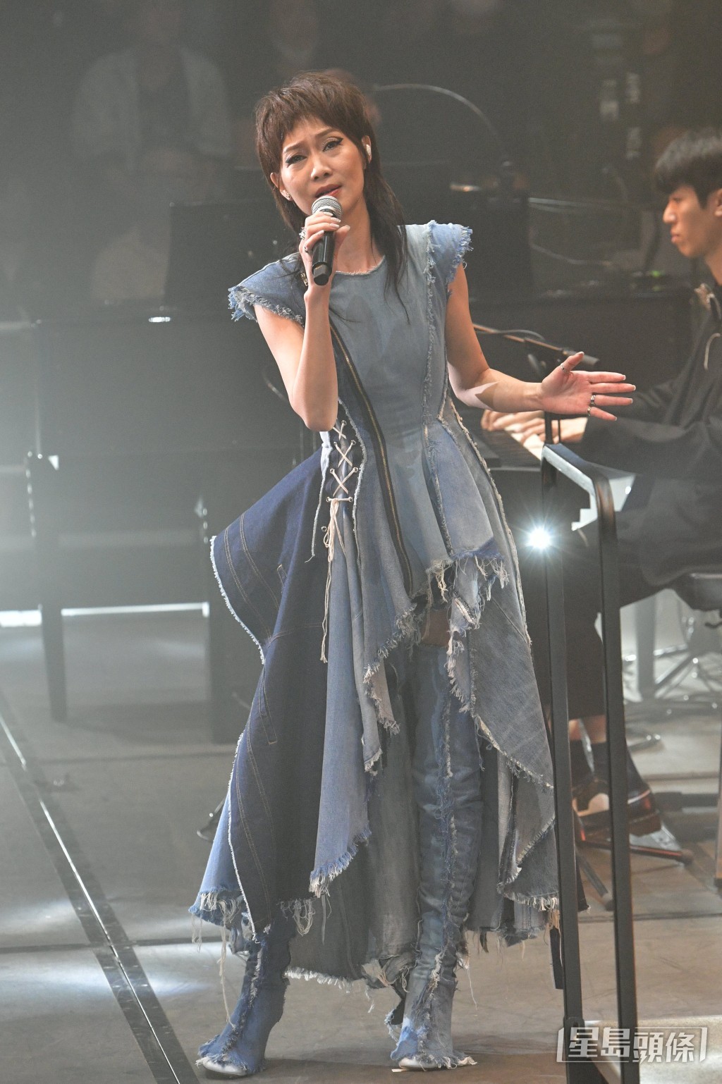 大唱多首首本名曲。