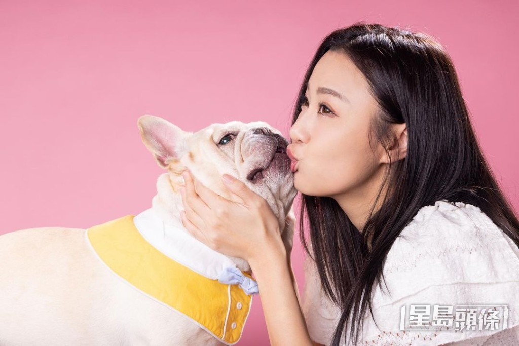 朱智賢和謝東閔近年透過愛犬低調放閃。
