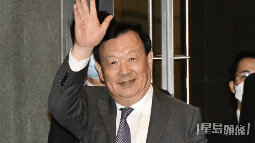 港澳辦主任夏寶龍離開政總。盧江球攝