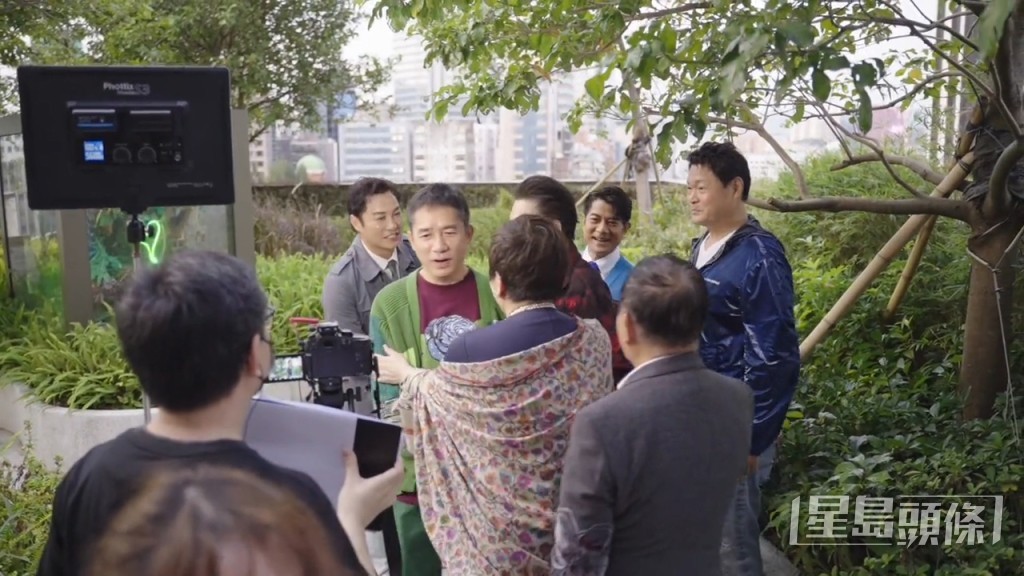 梁朝偉及郭富城表現得恭恭敬敬。