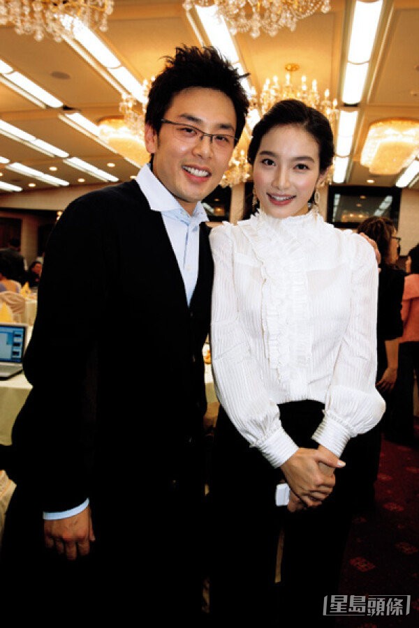 李敏英当红时期就奉子成婚嫁给演员李灿,可惜婚姻只维持了13天。