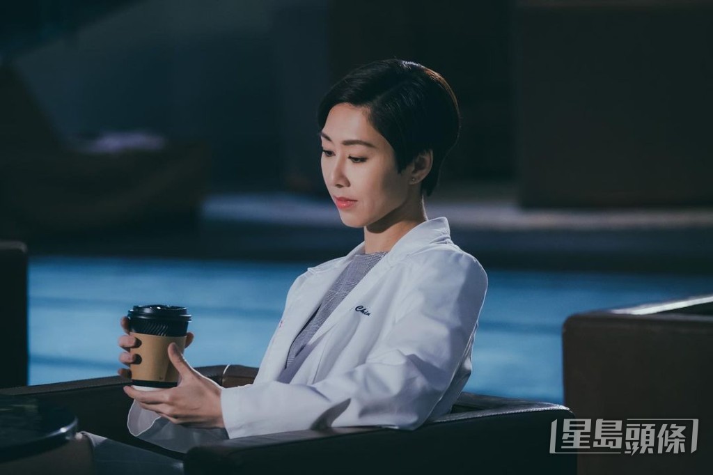 胡定欣早前在《白色強人2》的演出,再度有份爭視后。 