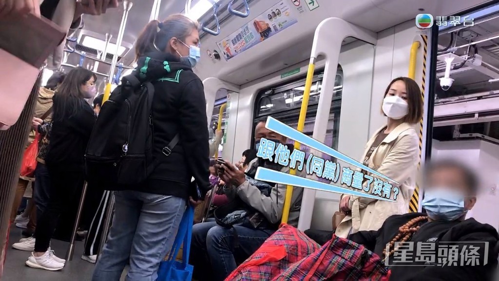 與同伴商量後，就在列車關門前衝出車廂。