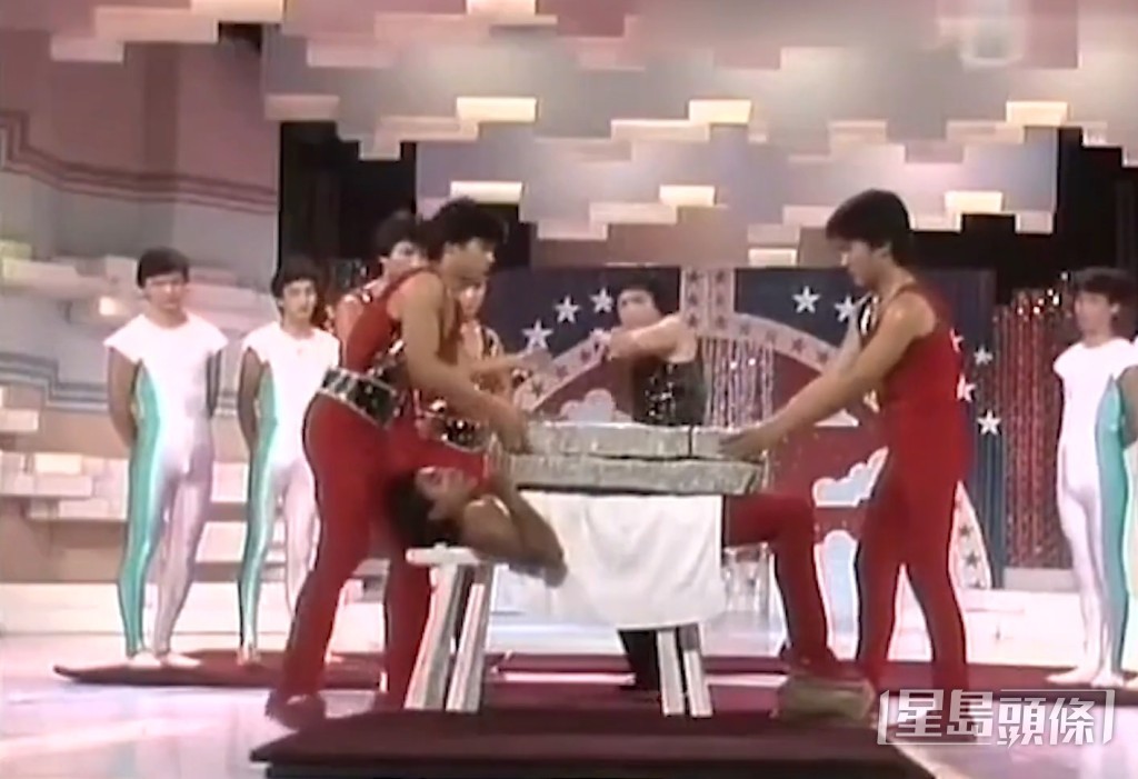 【1983年】五虎演雜技團形式出現,不過最經典的一定是劉德華心口碎大石!