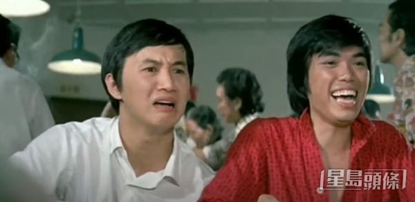 劉天賜(右)曾於1974年《鬼馬雙星》飾演大檔賭客。