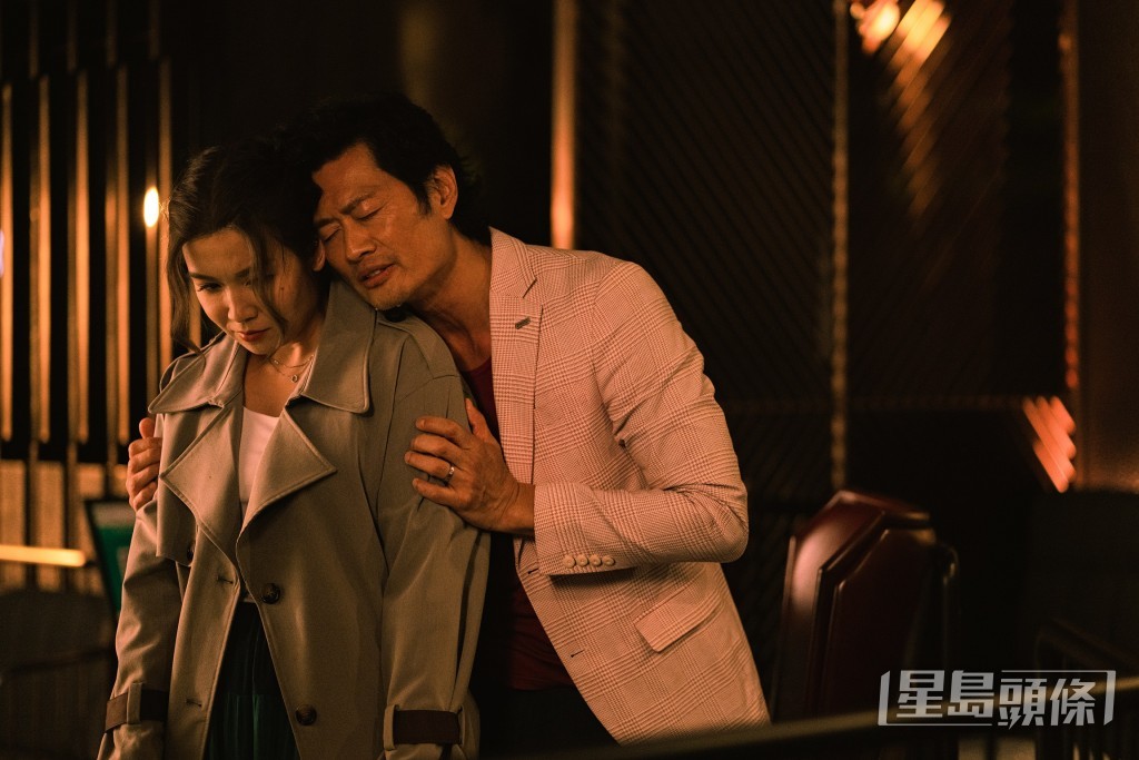 劇中「蕭遙」是愛妻號,為老婆「蕭萬麗珠」參加「百萬同居計劃」。