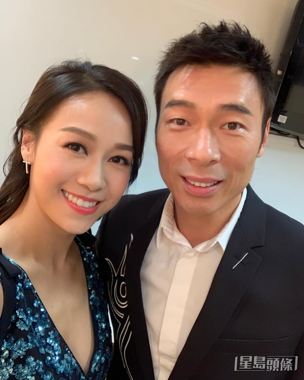 许志安2019年被爆与黄心颖“安心偷食”，两人事业随即直插谷底。黄心颖上月情人节推出新歌，相隔近4年终于复出。