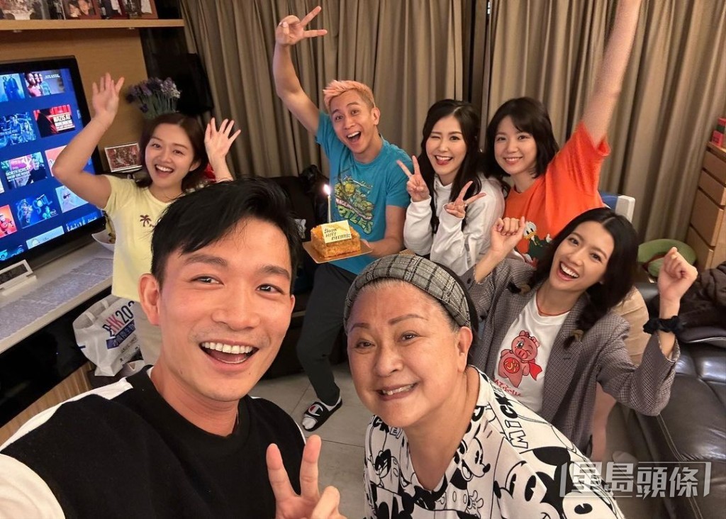 黃淑儀曾經歷婚姻失敗,遇上現任丈夫徐景清後,為對方誕下兩子,二人結婚40年非常恩愛。