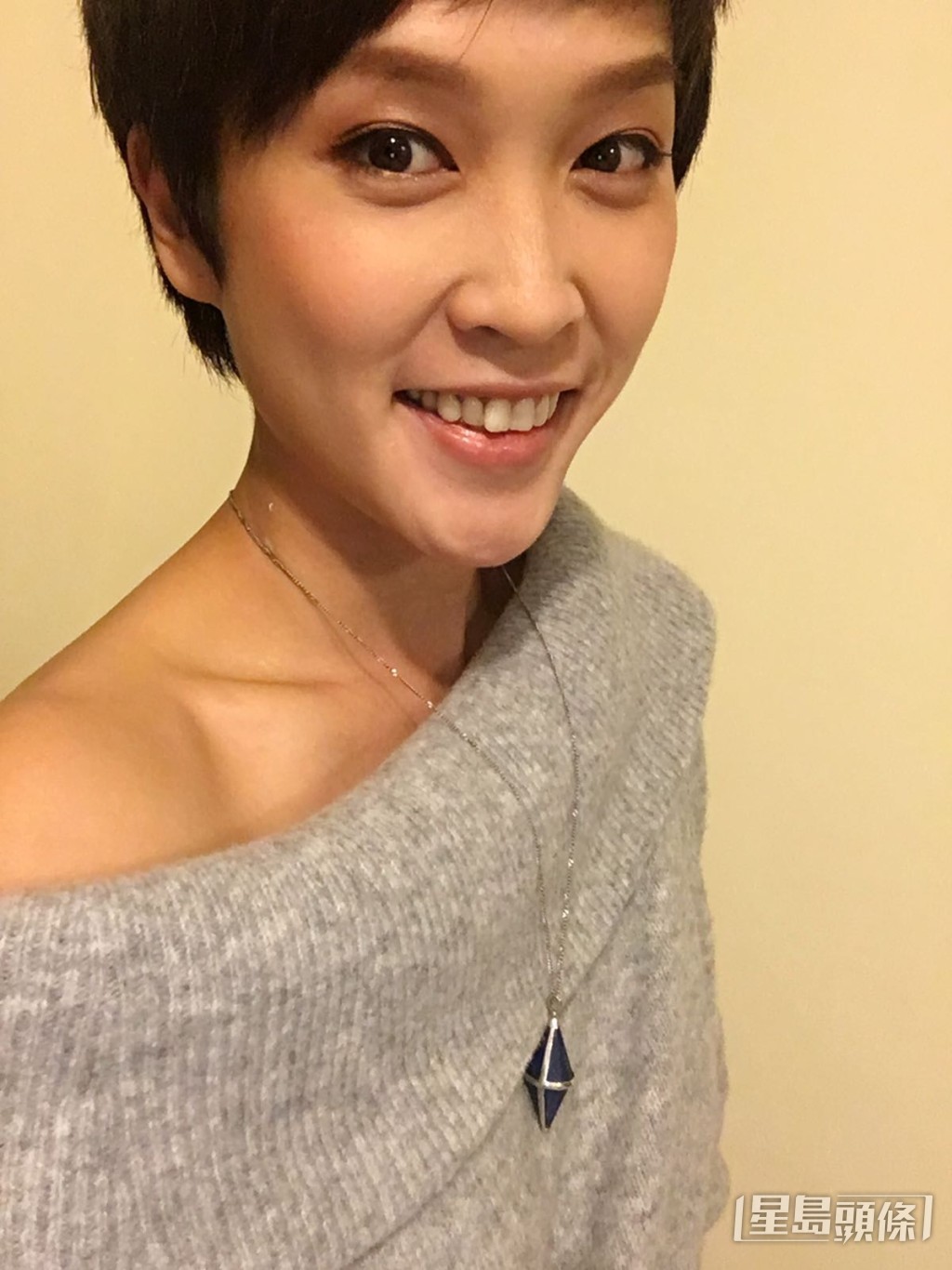 短发LOOK都好衬佢。