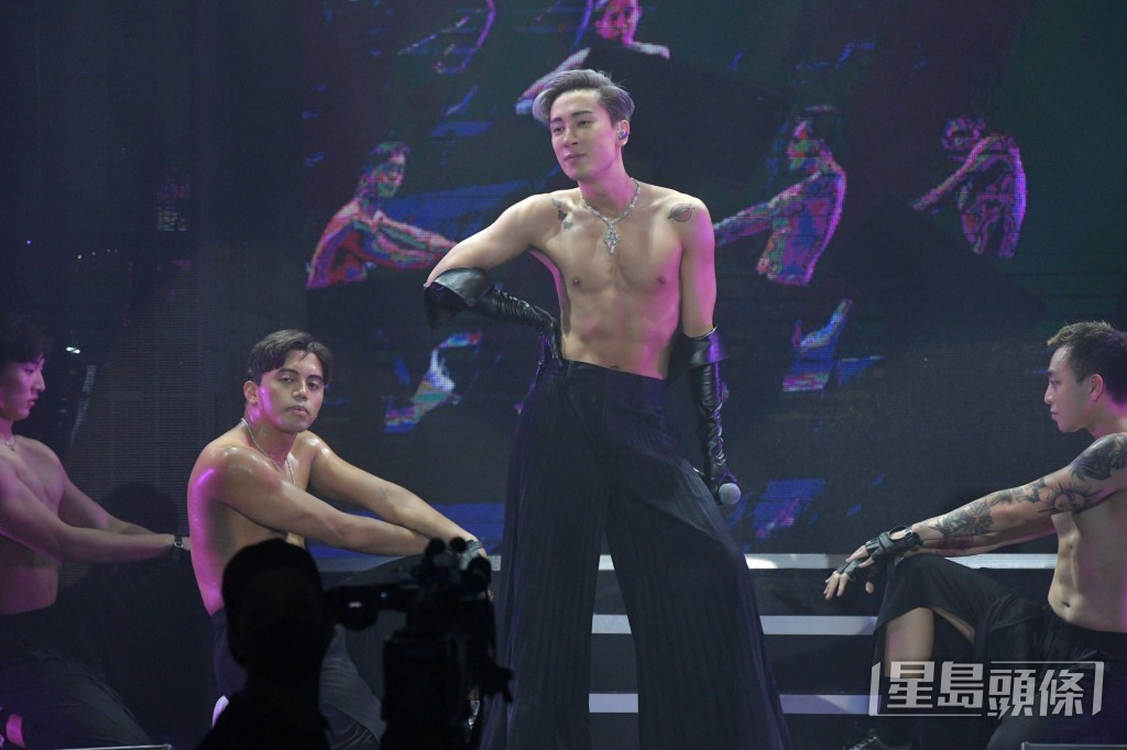 两年天马天佑为举行人生首个演唱会《Reinvention马天佑衫。重奏》而操肌。