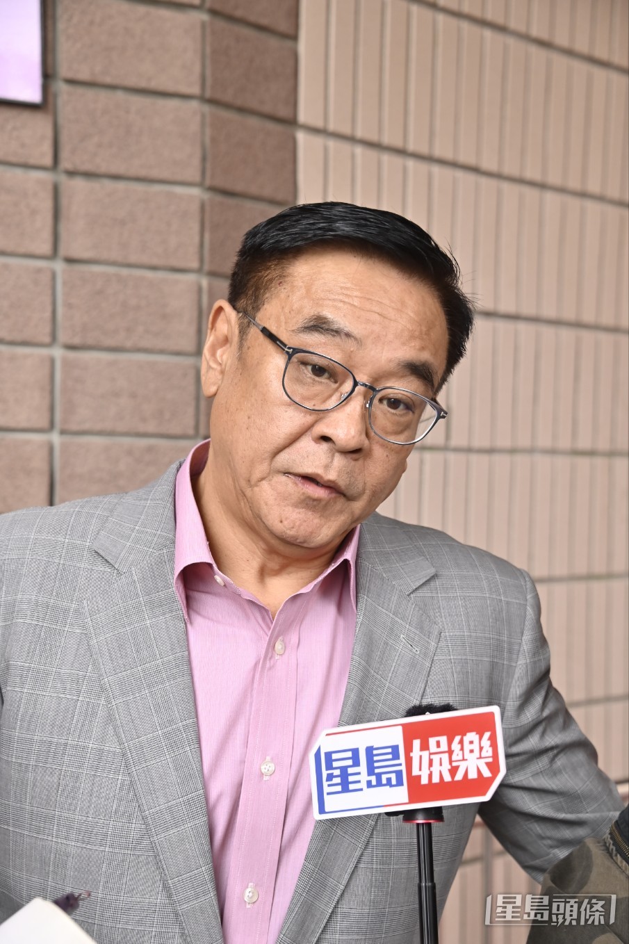 金像獎協會主席爾冬陞前日在頒獎禮拜神儀式亦表示若《給十九歲的我》得獎會照頒獎,但不會放映相關片段。