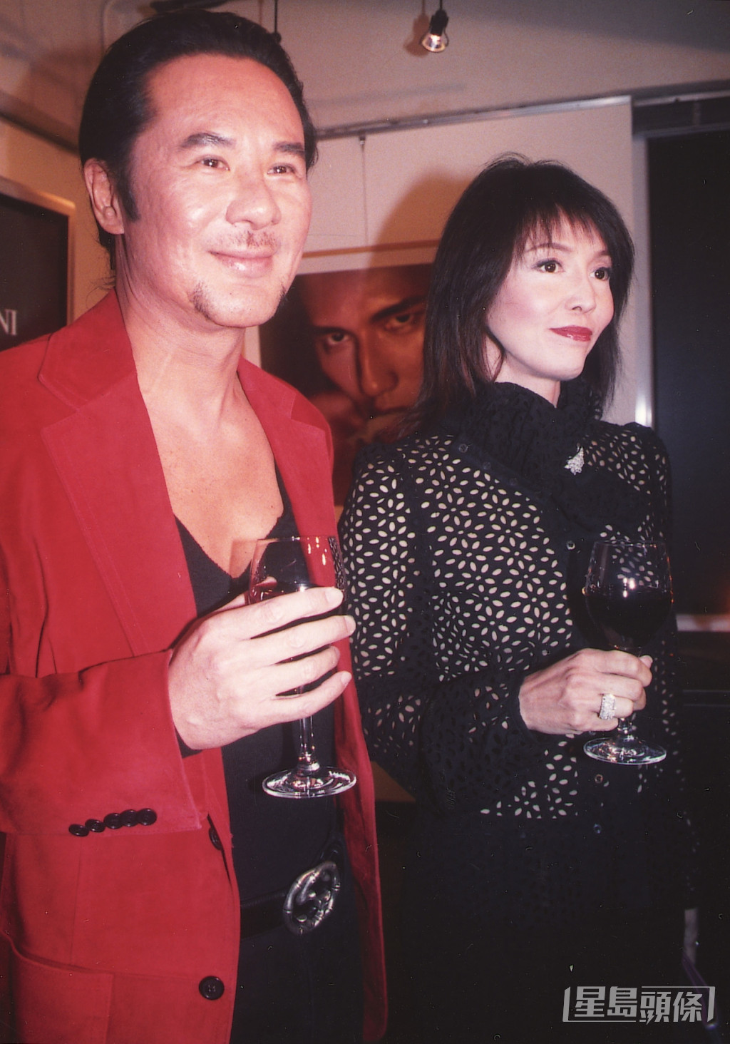 甘国亮与郑裕玲相恋十年，可惜在1990年分手。