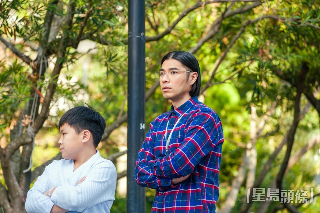 《心靈師》中,Benji演的精神科醫生「姜耀宗」,分為三個不同階段,亦有三個不同的造型。