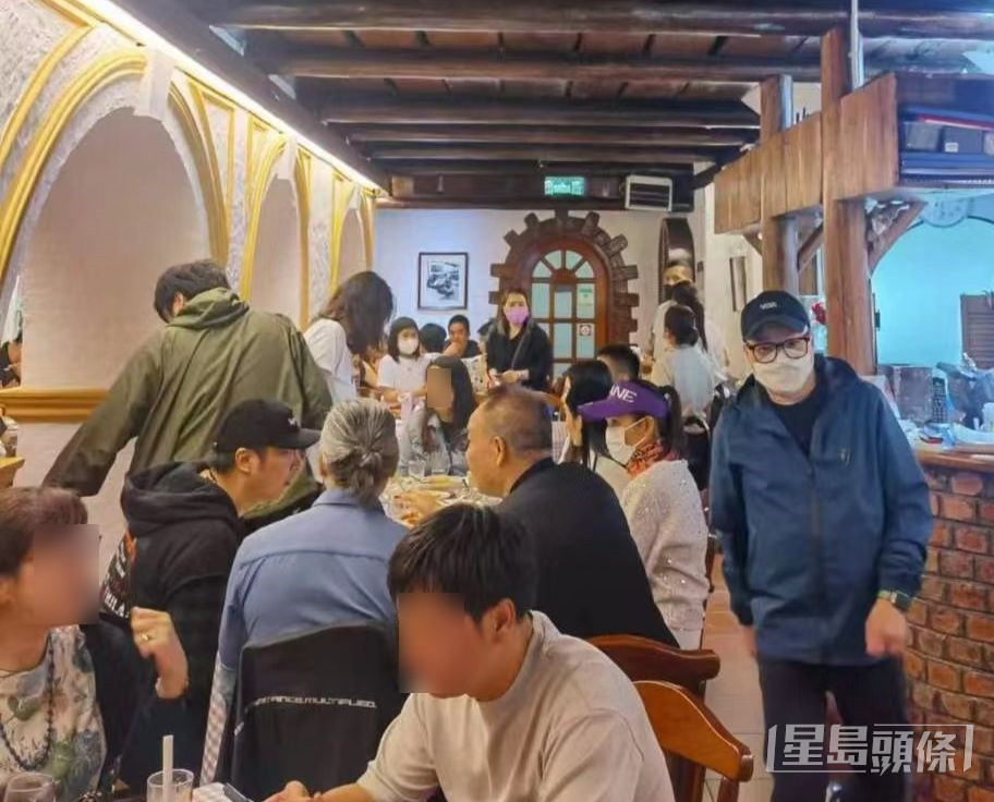 张耀扬和吴镇宇近日在澳门一间葡国餐厅饭聚。