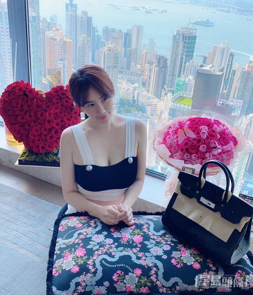 孟瑤2019年離婚後自爆有新歡，更晒出收花相。