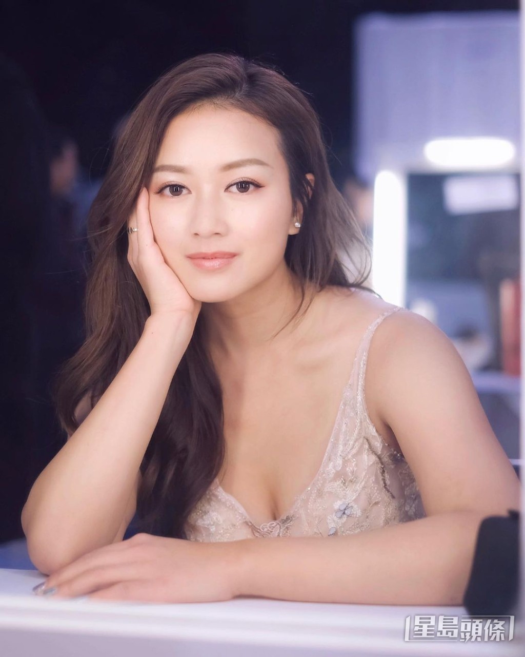 鍾晴曾於2016年參加ViuTV選美節目《美選D.n.A》，惜未能入圍。