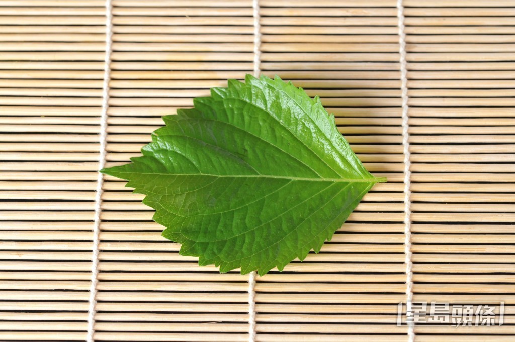 香港人食大閘蟹通常都會加紫蘇葉。