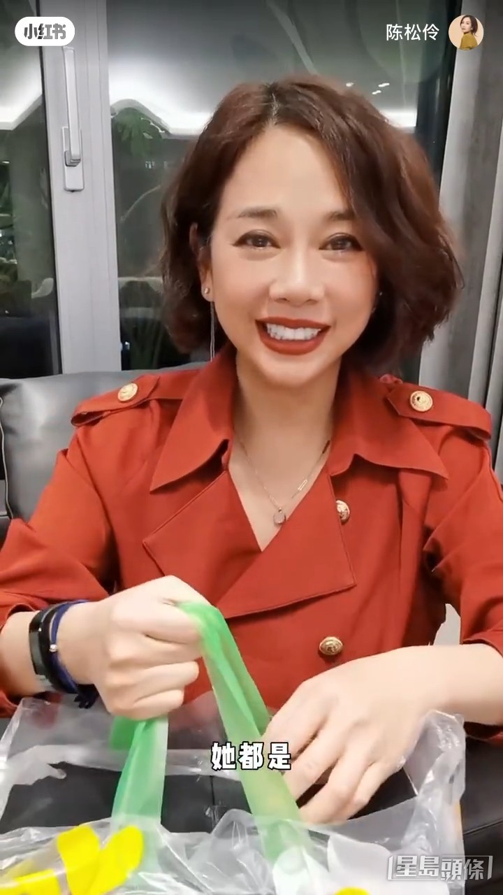 日前她於小紅書上載新片,分享收到品牌送給她的香薰,她作介紹時做出很多活潑舉動及表情。