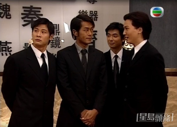 江晖（右）首次拍剧是演出《寻秦记》。