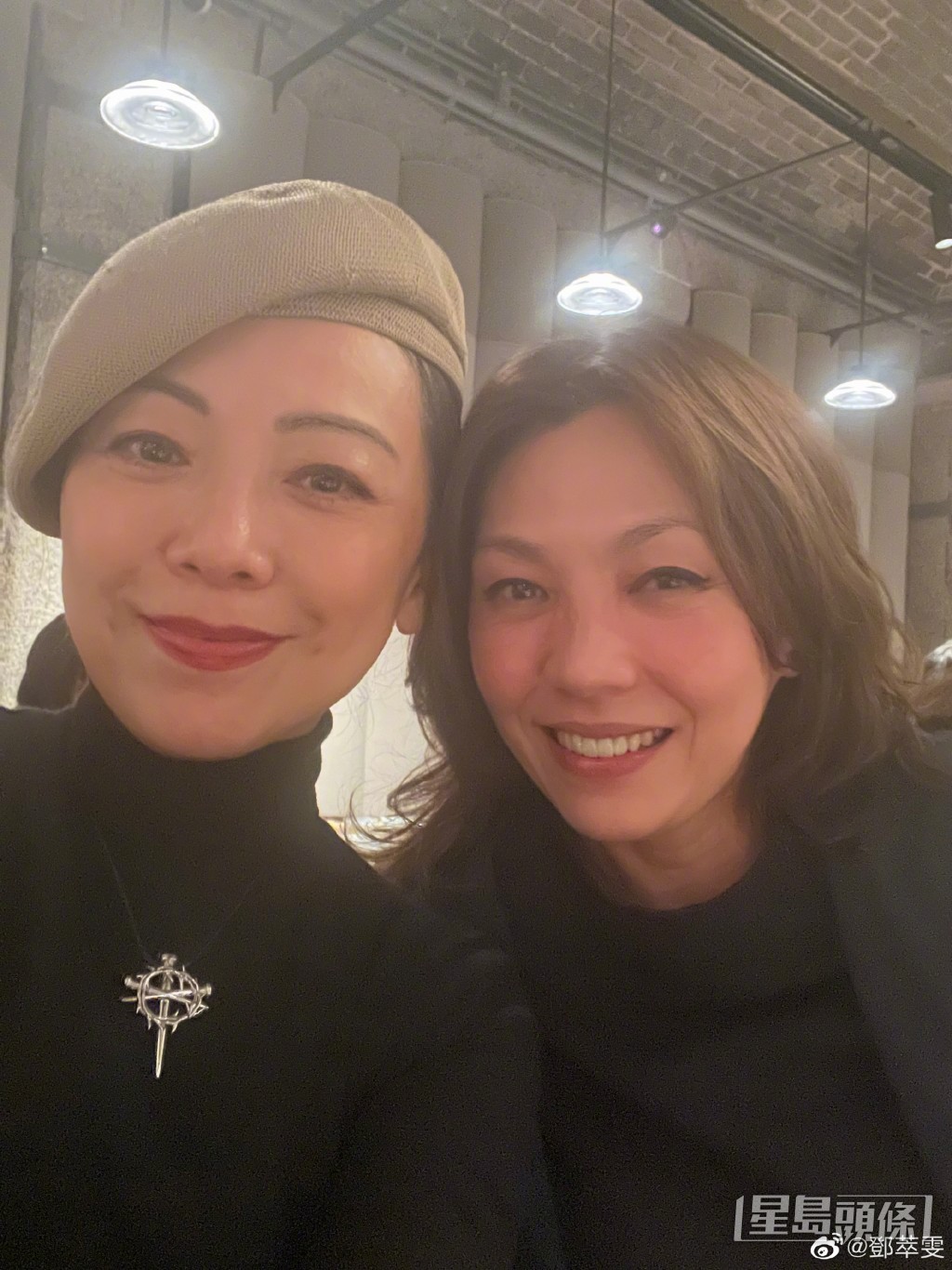 鄧萃雯曾與陳潔儀傳緋聞。 